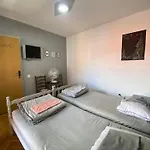 Sagr Shared Toilet And Kitchen ホームステイ