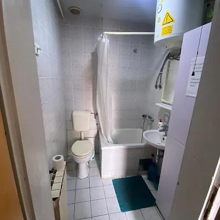 Sagr Shared Toilet And Kitchen Privatunterkunft *