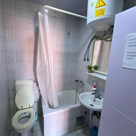 Sagr Shared Toilet And Kitchen *